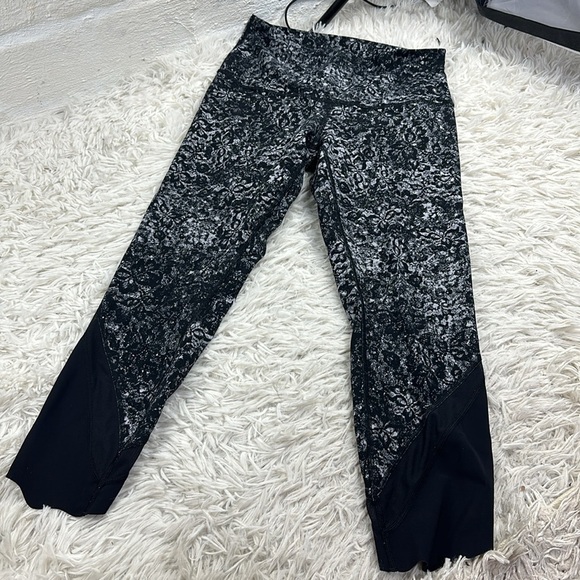 🔥$SALE$🔥 Lululemon Wunder Under Crop *Scallop 24" Achromatize Ice - Picture 1 of 5